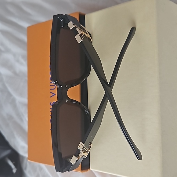 Womens sunglasses - Picture 3 of 3